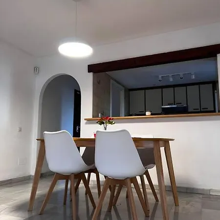 Διαμέρισμα Alquiler Vacacional. Bajo Con Parrilla Y Piscina, Cerca De La Playa Y Puerto Banus *