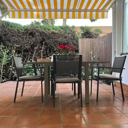 Alquiler Vacacional. Bajo Con Parrilla Y Piscina, Cerca De La Playa Y Puerto Banus Διαμέρισμα *