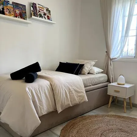 Alquiler Vacacional. Bajo Con Parrilla Y Piscina, Cerca De La Playa Y Puerto Banus Διαμέρισμα *
