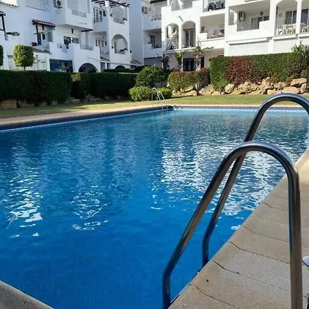 Alquiler Vacacional. Bajo Con Parrilla Y Piscina, Cerca De La Playa Y Puerto Banus Διαμέρισμα