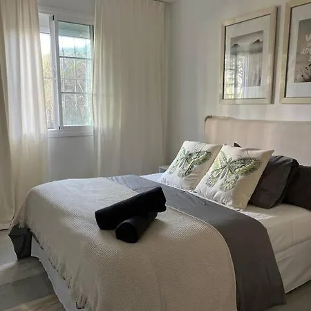 Apartment Alquiler Vacacional. Bajo Con Parrilla Y Piscina, Cerca De La Playa Y Puerto Banus