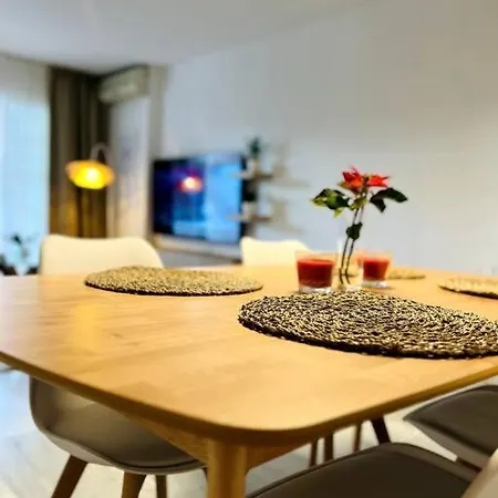 Apartment Alquiler Vacacional. Bajo Con Parrilla Y Piscina, Cerca De La Playa Y Puerto Banus *