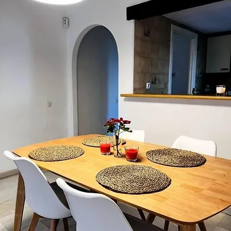 Alquiler Vacacional. Bajo Con Parrilla Y Piscina, Cerca De La Playa Y Puerto Banus Apartment *