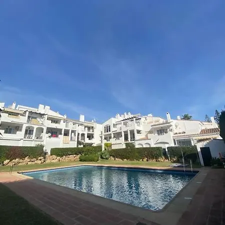 Alquiler Vacacional. Bajo Con Parrilla Y Piscina, Cerca De La Playa Y Puerto Banus *