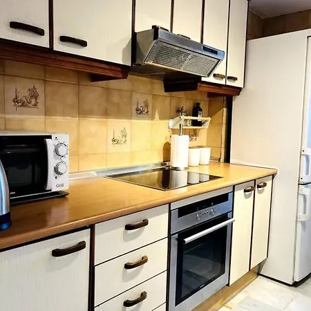 Alquiler Vacacional. Bajo Con Parrilla Y Piscina, Cerca De La Playa Y Puerto Banus Apartment